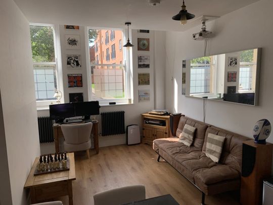 1 Bed Flat, Bexley Square, M3 - Photo 1