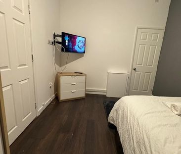 Room in a Shared House, Bolingbroke Road, CV3 - Photo 1
