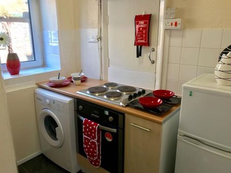 Studio to rent - Photo 4