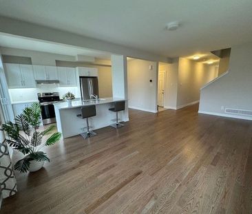 For Lease - 521 Galanthus Walk, Kanata, Ontario - Photo 3