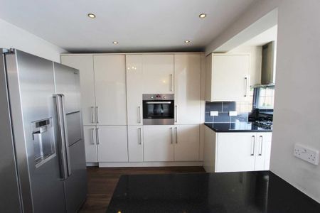 4 bedroom house to rent - Photo 3