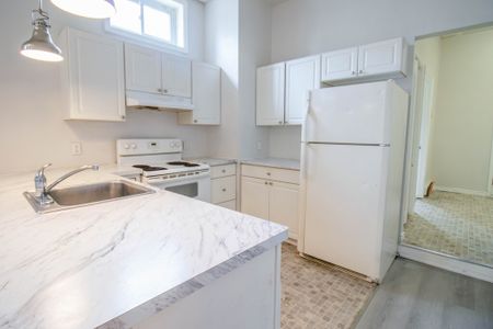 2 Bedroom Apartment in WELLAND!! - Photo 5