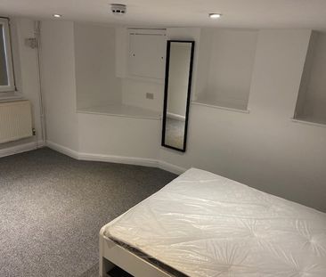 Brudenell Road, Hyde Park - Photo 6