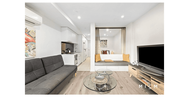UNFURNISHED FLOORBOARD ONE BEDROOM APARTMENT LOCATED IN THE ARCHIVE - MELBOURNE CBD!!! - Photo 1