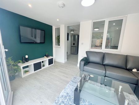3 Bedroom House Available, 15 Harper Road – Student Accommodation Coventry - Photo 2