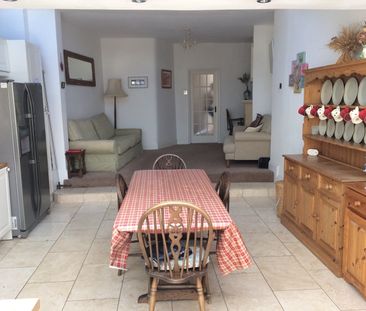 2 Bed Terraced House, Clarendon Road, SW19 - Photo 6