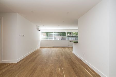 150 The Donway West - Photo 3