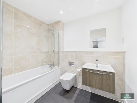 The Broadway, Crawley - Photo 2