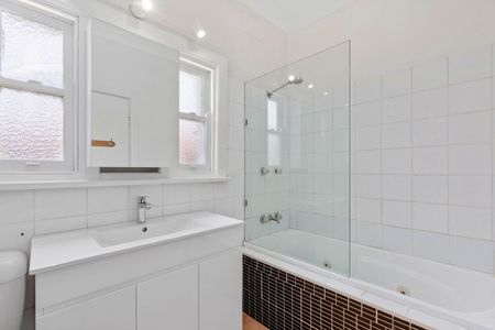 Renovated 2 Bedroom Home - Corner Block - Photo 4