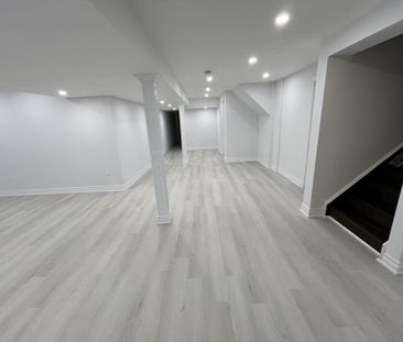 For Lease - 82 Puccini Drive, Richmond Hill, Ontario - Photo 3