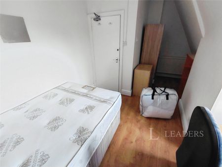 5 bedroom house to rent Ladybarn Road, M14 - Photo 2