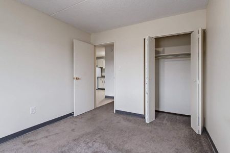 Renovated Suite - 1 Bedroom - Photo 3