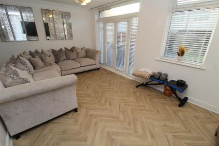 3 bedroom end of terrace house to rent - Photo 3