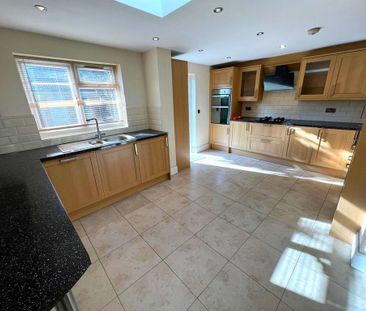 4 bedroom semi-detached house to rent - Photo 1