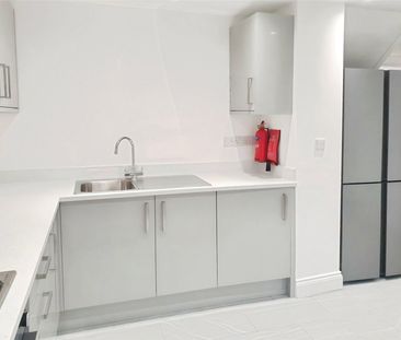 Corby Drive, Englefield Green, Egham, Surrey, TW20 0TR - Photo 5