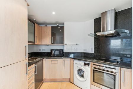 3 bedroom flat to rent - Photo 4