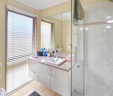 Magnificent Family Home In Central Location - Photo 2