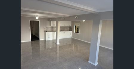 Spacious Dual-Living Family Home for Rent - Ideal for Large Families, Home Office or Shared Living! - Photo 5