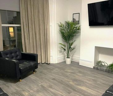 8 bedroom terraced house to rent - Photo 2