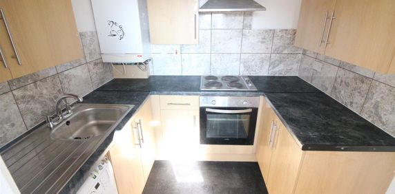 Vicarage Farm Road, Hounslow - Photo 2