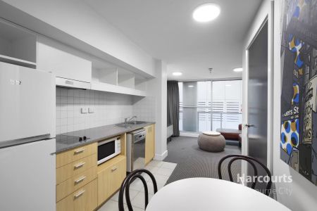Furnished Apartment in the Heart of Melbourne City - Photo 4