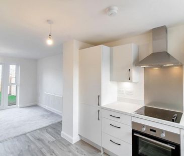 2 Bedroom House - Terraced - Photo 3
