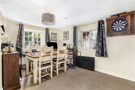 A charming three bedroom detached cottage situated in the picturesque village of East Kennett, c5 miles to the west of Marlborough. - Photo 3