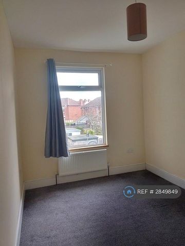 3 bedroom terraced house to rent - Photo 4