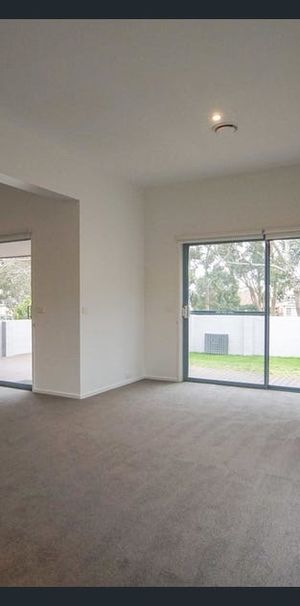 4-bedroom shared house, Sutherland Place - Photo 1