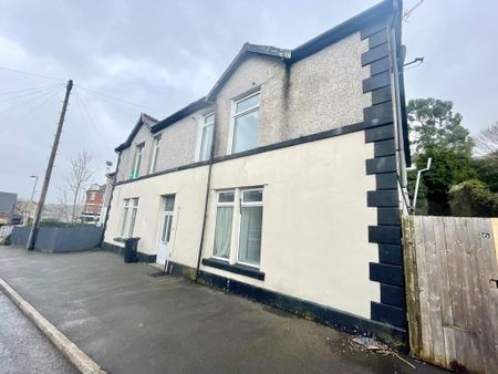 1 bedroom in a house share to rent - Photo 3