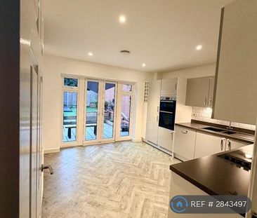 3 bedroom semi-detached house to rent - Photo 6