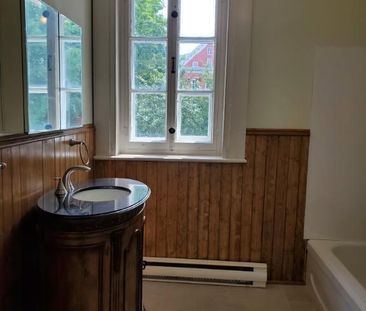 Grand logement 7 1/2 à Richmond - Photo 1