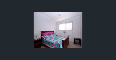 Spacious & Modern Townhouse Opposite Glennie School - Photo 3