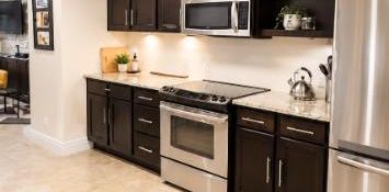 Logement meublé 2 chambres à Laval | Disponible immédiatement - Photo 2