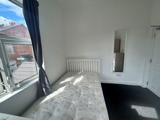1 bedroom in a house share to rent - Photo 1