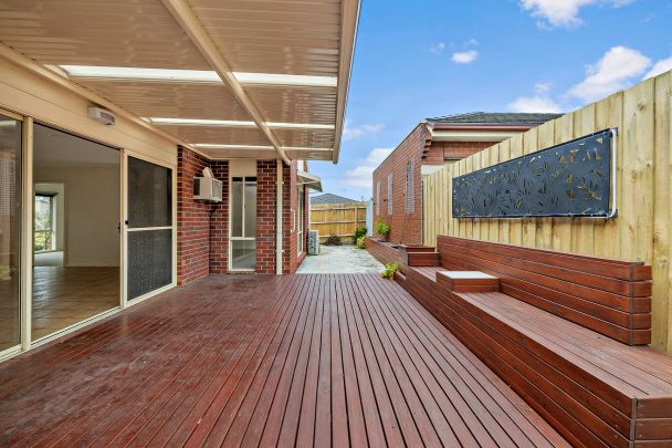 2A Moorfield Avenue, Rosebud. - Photo 1