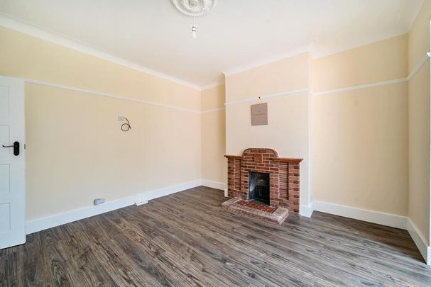 3 bedroom end of terrace house to rent - Photo 1