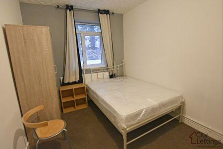 3 Bedroom Flat - Photo 3