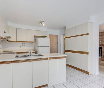 For Lease - 3586 Italia Crescent, Mississauga, Ontario - Photo 2