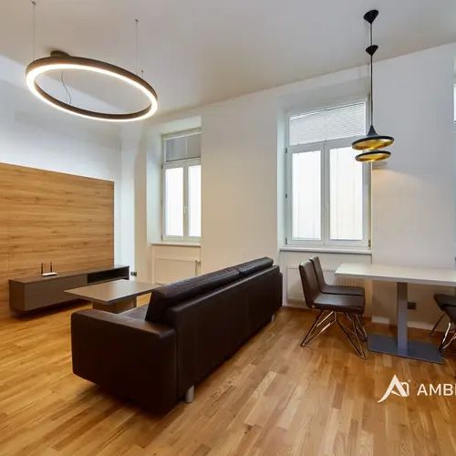 Pronájem luxusního a vybaveného 2+kk v srdci města Brna s možností parkování - Fotografie 1