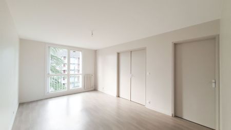 Type 4 refait à neuf de 73 m² – à côté du tram - Photo 2