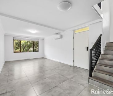 Spacious 4-Bedroom Townhouse in Earlwood - Photo 1