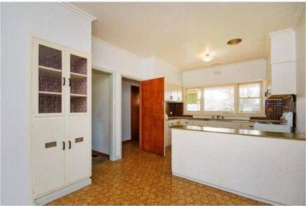 23 Wattle Avenue, Werribee - Charming Family Home in a Convenient Werribee Location - Photo 1