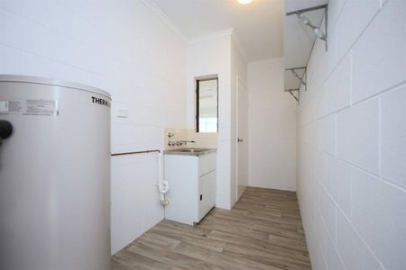 3 Bedroom Air Conditioned Home - Fully Fenced - Photo 2