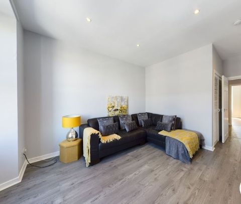 2 Bed Flat, Paisley Road West, G51 - Photo 1
