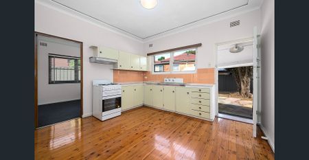 Spacious Family Home in Prime Beverly Hills Location! - Photo 4