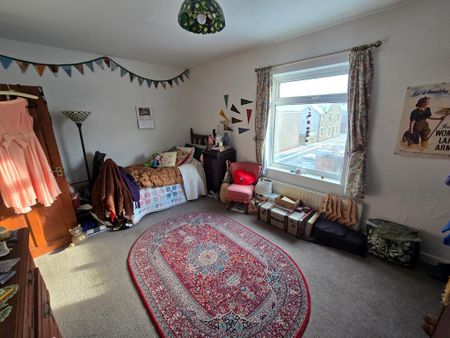 2 bedroom end of terrace house to rent - Photo 4