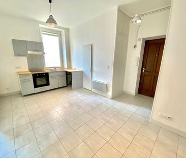 Location Appartement 3 pièces 40m² LYON 3ème - Photo 1