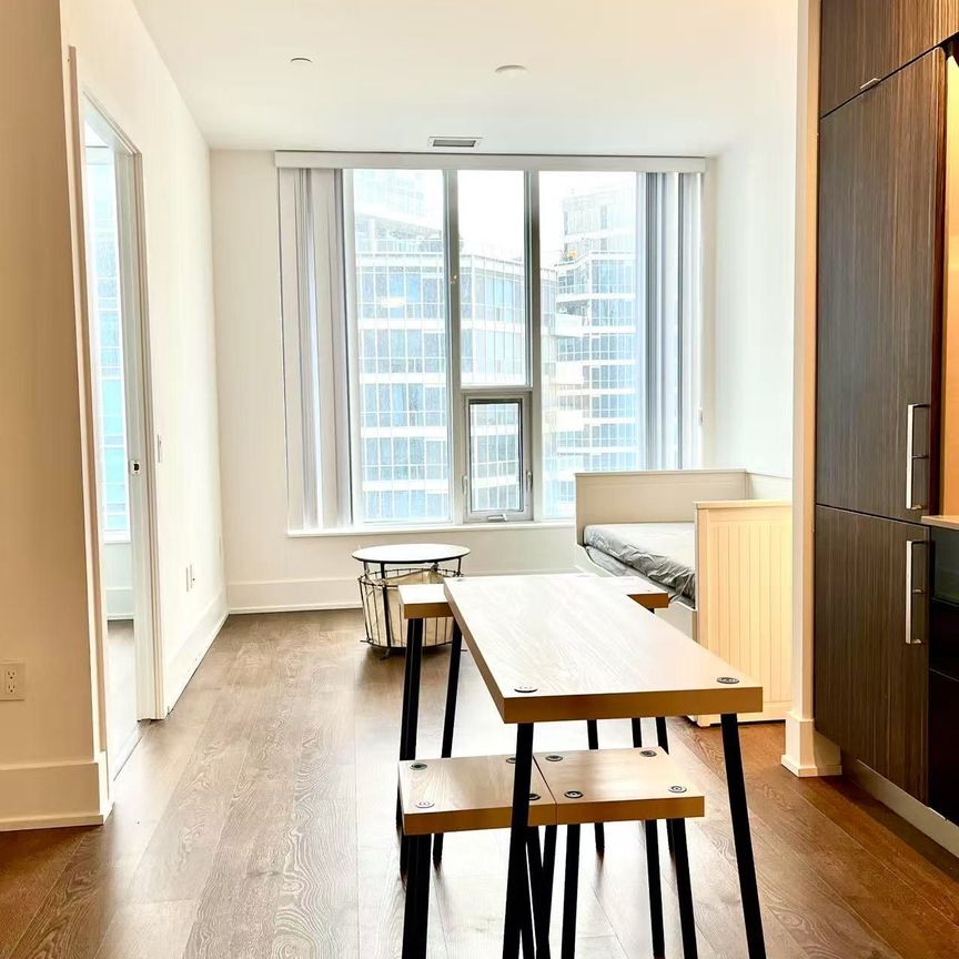 For Lease - 10 York Street Unit# 3308, Toronto, Ontario - Photo 1
