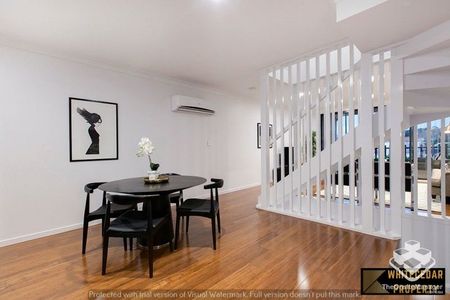 Pristine modern 3 bedroom townhouse - Photo 3